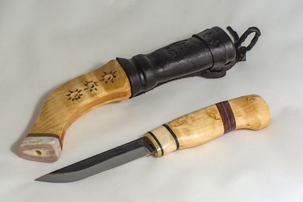 Knife with wooden handle and sheath made from wood and leather
